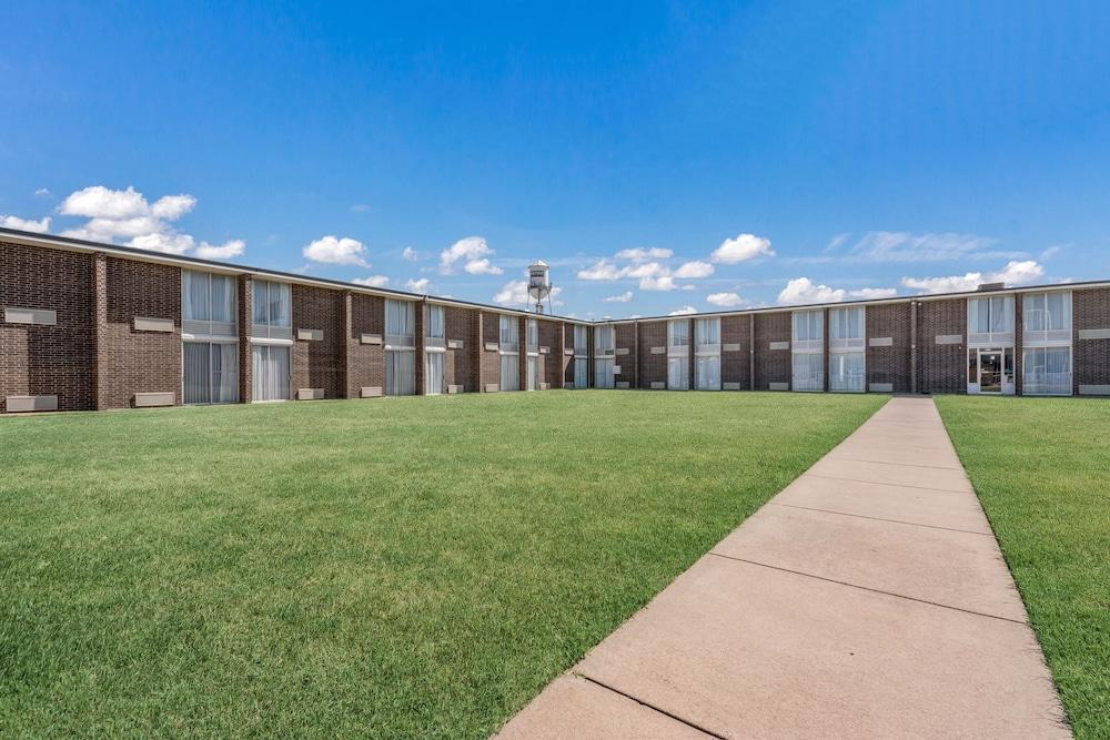 Days By Wyndham Bricktown Hotel 3*